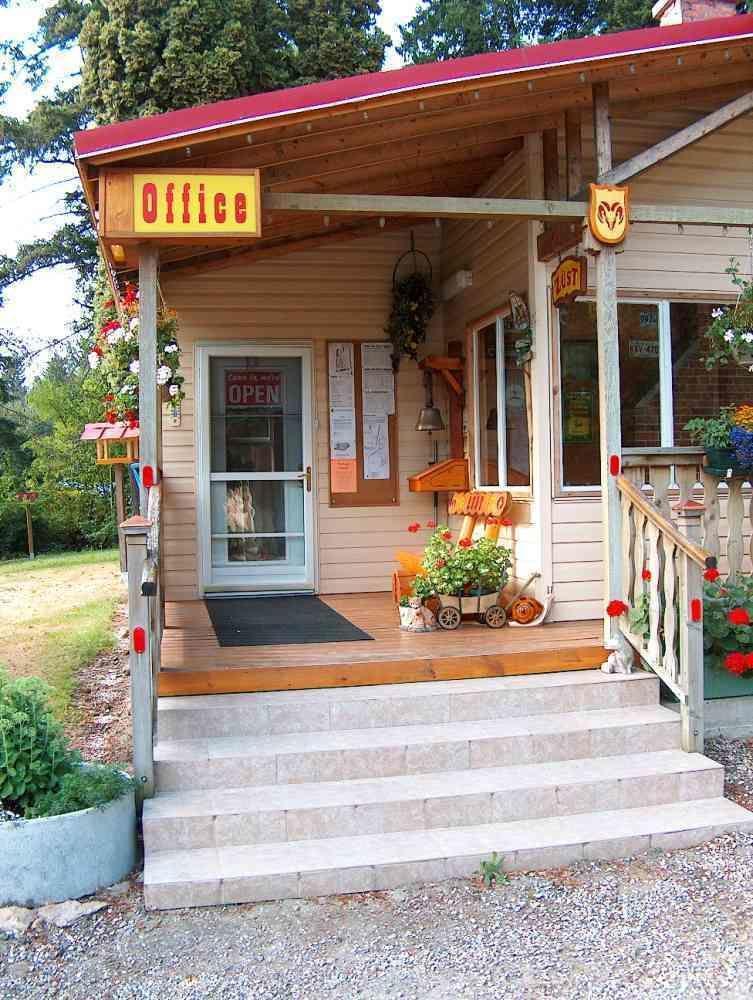 Viewpoint Rv & Cottages Salmon Arm Exterior photo