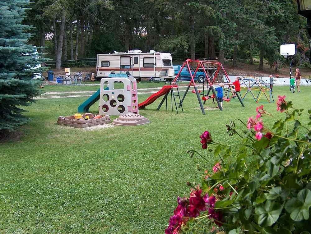 Viewpoint Rv & Cottages Salmon Arm Exterior photo